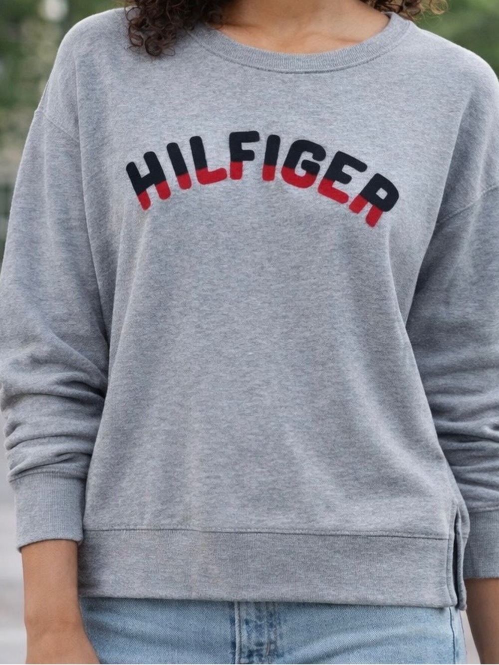 Tommy Hilfiger Sweatshirt Women Large Gray Raised Carpet Spell Out Logo Sweater